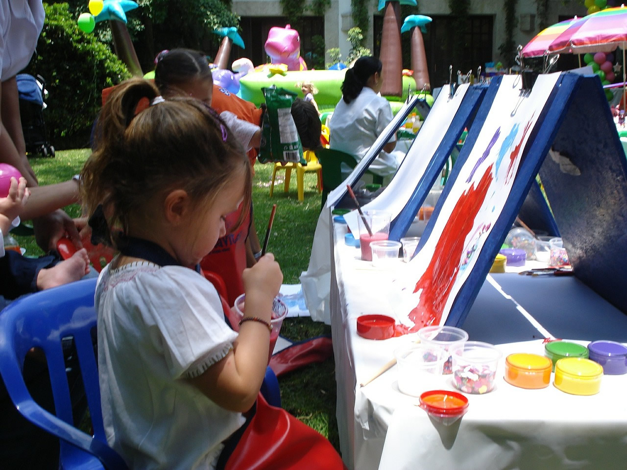 Kids painting at Art Class